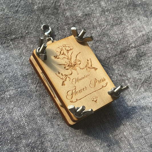 Mini Flower Press – Cute & Compact Gift for Craft Lovers